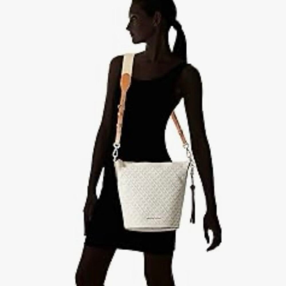 Michael Kors Brooke Medium Zip Bucket Messenger Bag Vanilla MK NWT - Picture 6 of 13